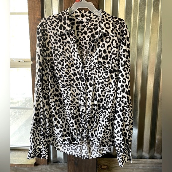 Candie's Black and White Ruched Collar Top - Picture 2 of 6